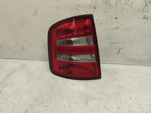 FEU ARRIERE GAUCHE SKODA - Vue 1